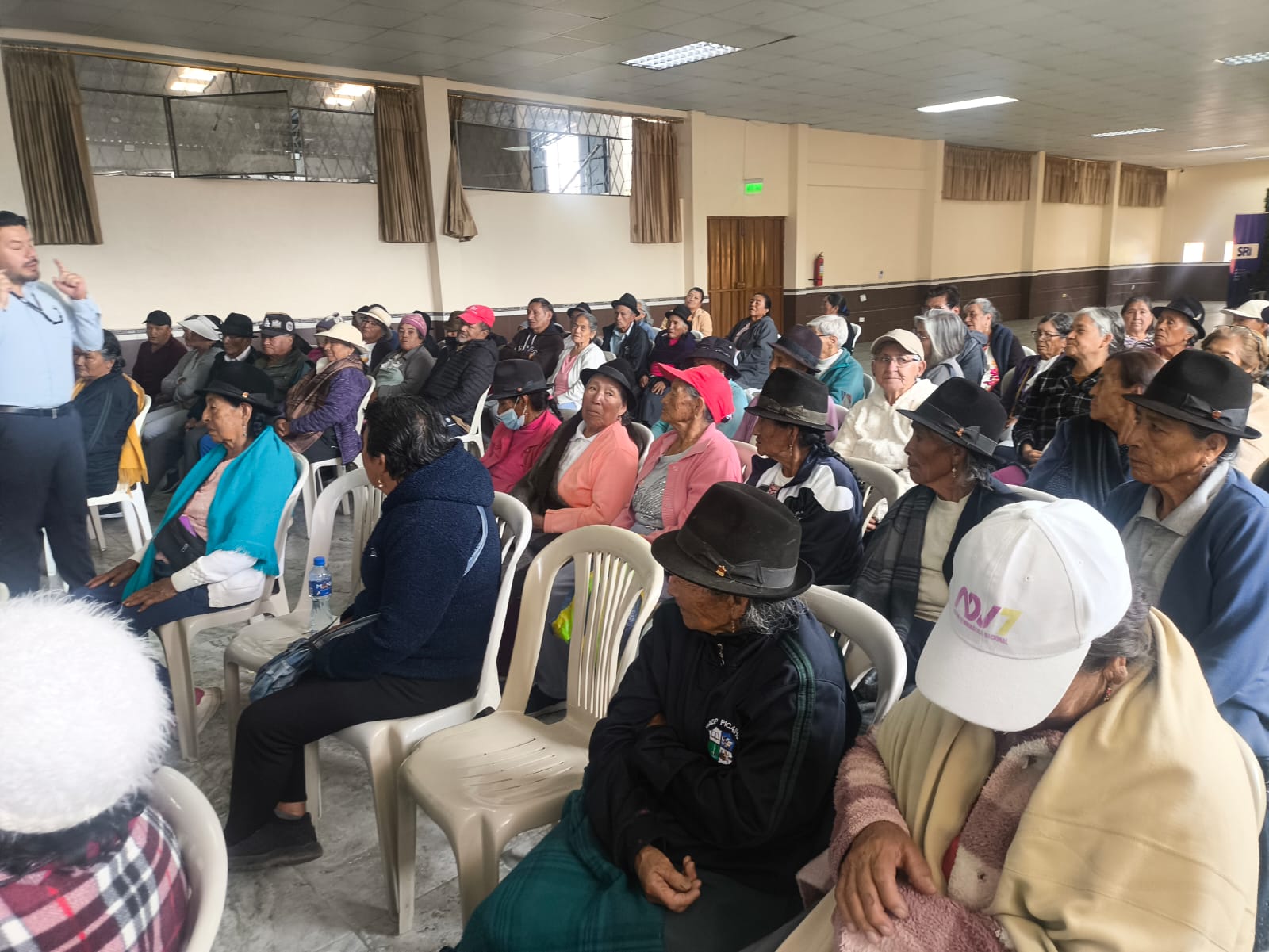 ADULTOS MAYORES DE PICAIHUA RECIBEN CAPACITACIÓN SOBRE BENEFICIOS TRIBUTARIOS Y DEVOLUCIÓN DEL IVA